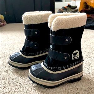 Sorel toddler snow boots EUC (size 8)